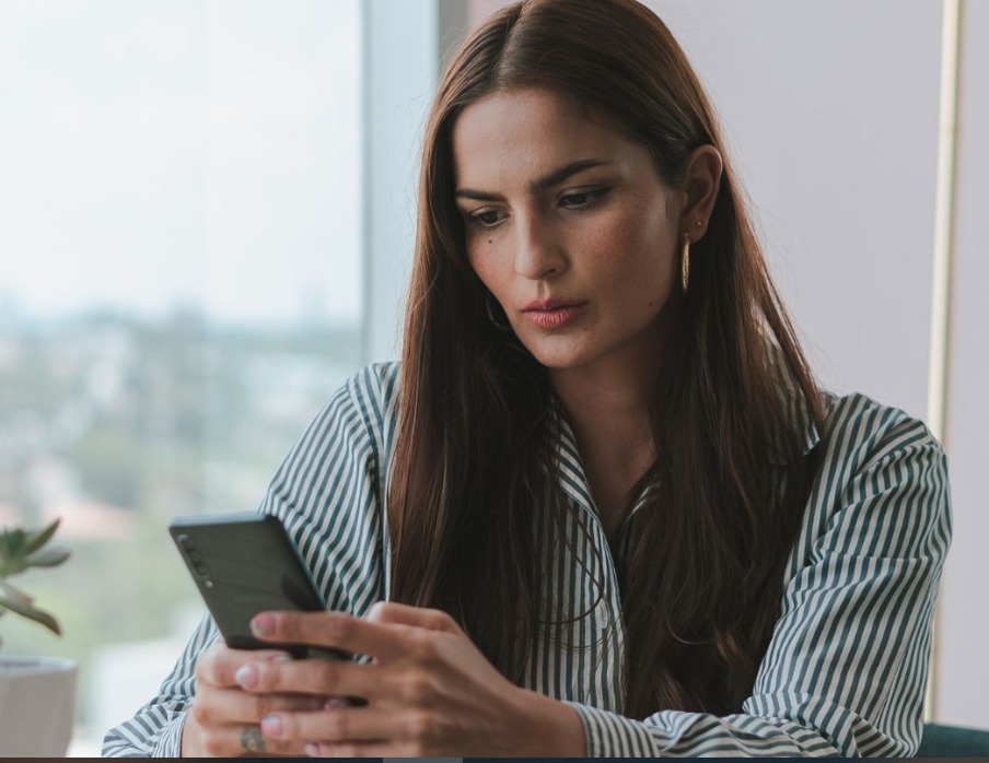 Working From Anywhere: eSIM Solutions for the Modern Digital Nomad Lifestyle